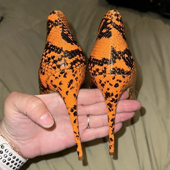 Aldo Black and orange snake print pumps - Picture 6 of 8